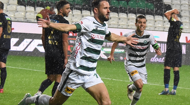 Konyaspor 8 hafta sonra kazandı 2-0