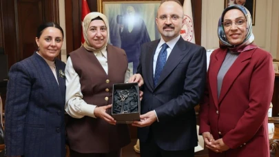 Omuz omuza vererek güçlü oluyoruz