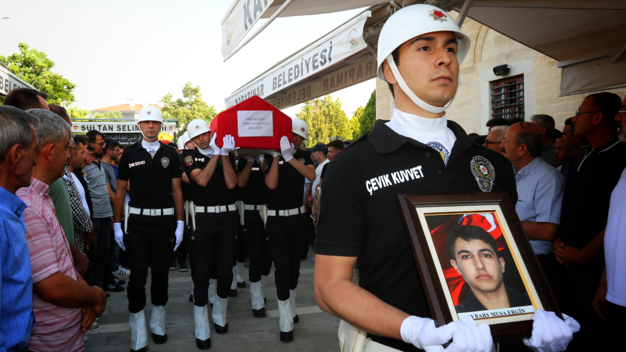 Şehit polis memuru Ergin toprağa verildi