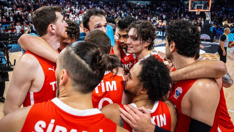 12 Dev Adan EuroBasket'te  adını finale yazdırdı 94-68