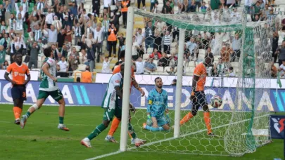 Konyaspor hem Başakşehir'i hem de hakemi yendi 2-1