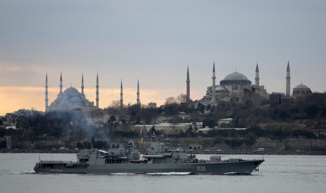 ABD savaş gemisi boğazdan geçti