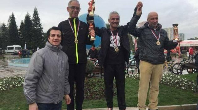 Atamer birincilikleri kaptırmıyor