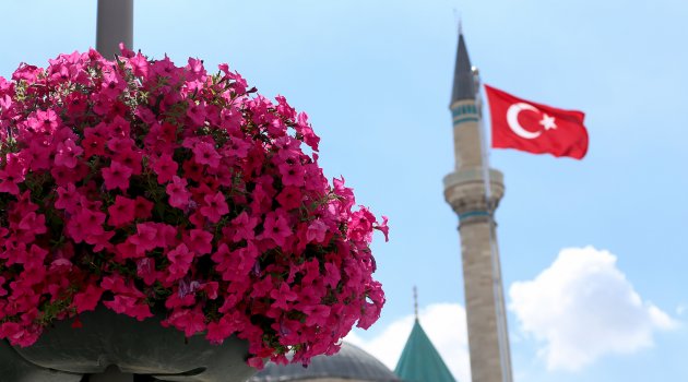 Konya’nın Caddeleri Çiçek Açtı
