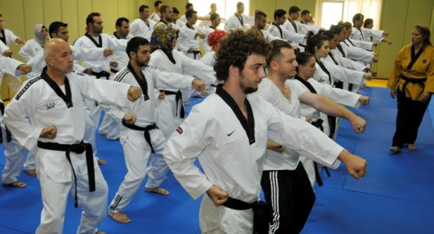 Taekwondo Antrenörlük Kursları Selçuk BESYO’da Başladı