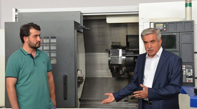 Türkiye’nin İlk ‘CNC Besleme Robotu’ Selçuk’ta Üretildi