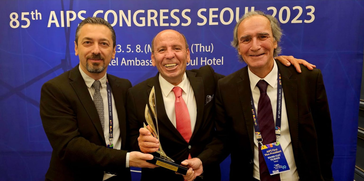 Atila Türker ve duvara toslayan futbolumuz!