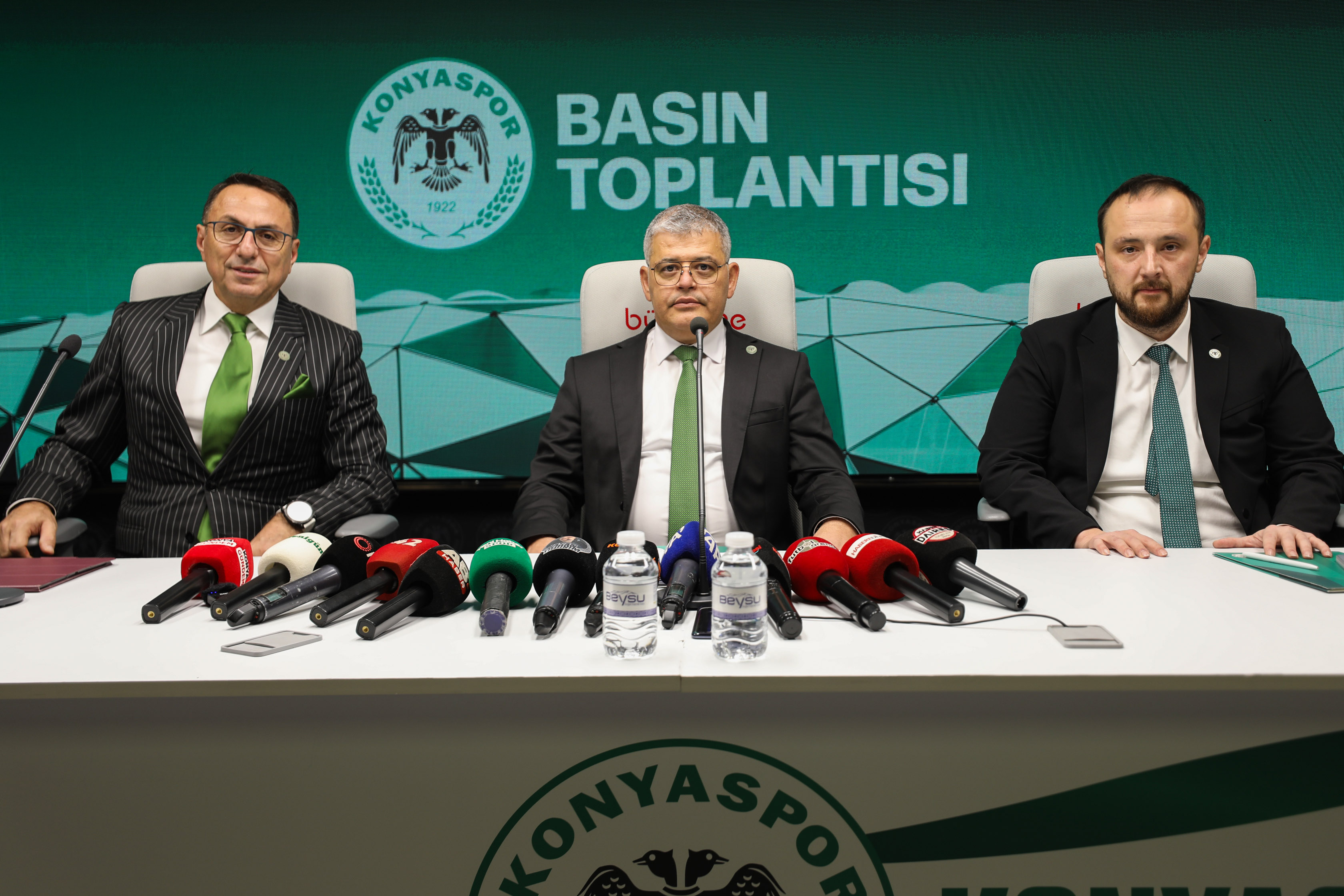 Ömer Atiker ve futbol denilen arena