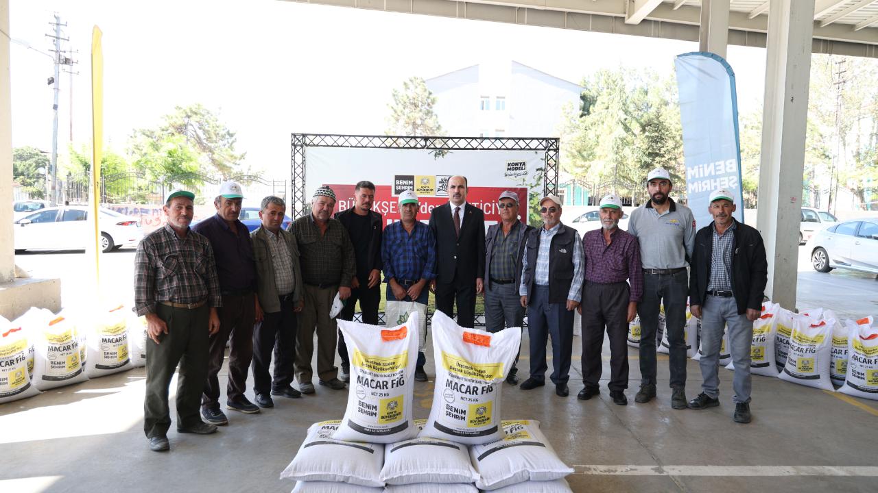 Büyükşehir&#039;den çiftçilere destek
