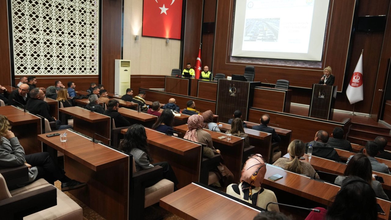 Ankara Keçiören Belediyesi&#039;nde hizmet içi &#039;trafikte güvenli sürüş&#039; eğitimi