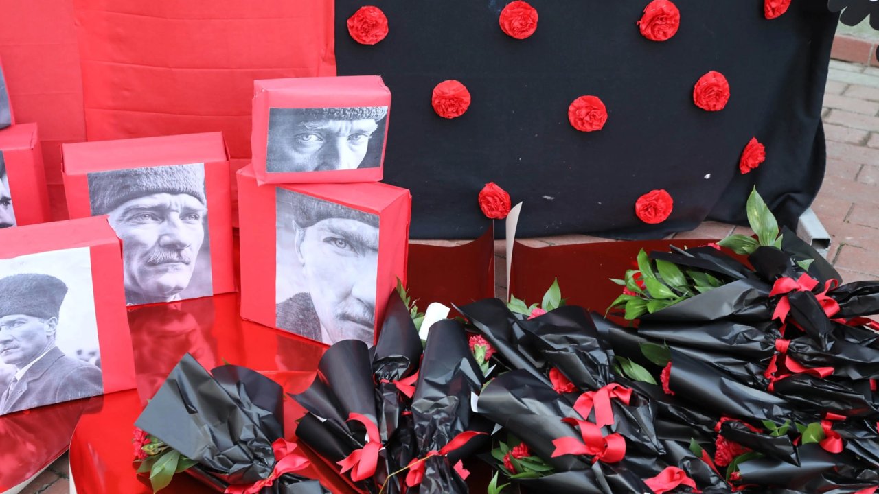 Ankara Keçiören&#039;de çocuklar Atatürk&#039;ü özlemle andı