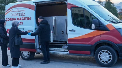 Ankara Keçiören’de vatandaşa sıcak çorba