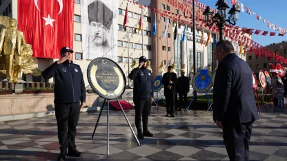 Ankara Keçiörenliler Ata’ya saygı için meydanda buluştu