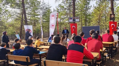 Ankara'da sınıf bir günlüğüne ormana taşındı