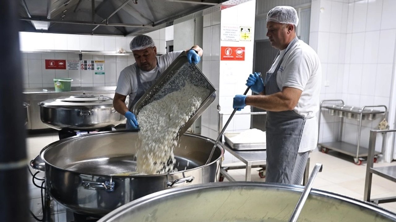 Antaya Alanya Aşevi’nden günde 2 öğün sıcak yemek