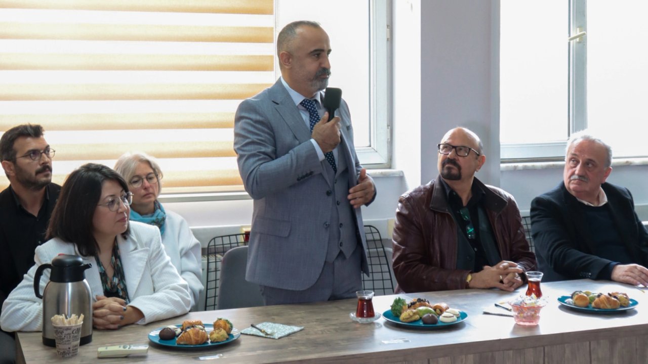 Arena Eğitim Kurumları&#039;ndan Prof. Dr. Ahmet Cevizci&#039;ye anlamlı vefa