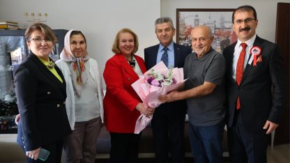 Artvin Valisi Ergün’den emekli öğretmene anlamlı ziyaret