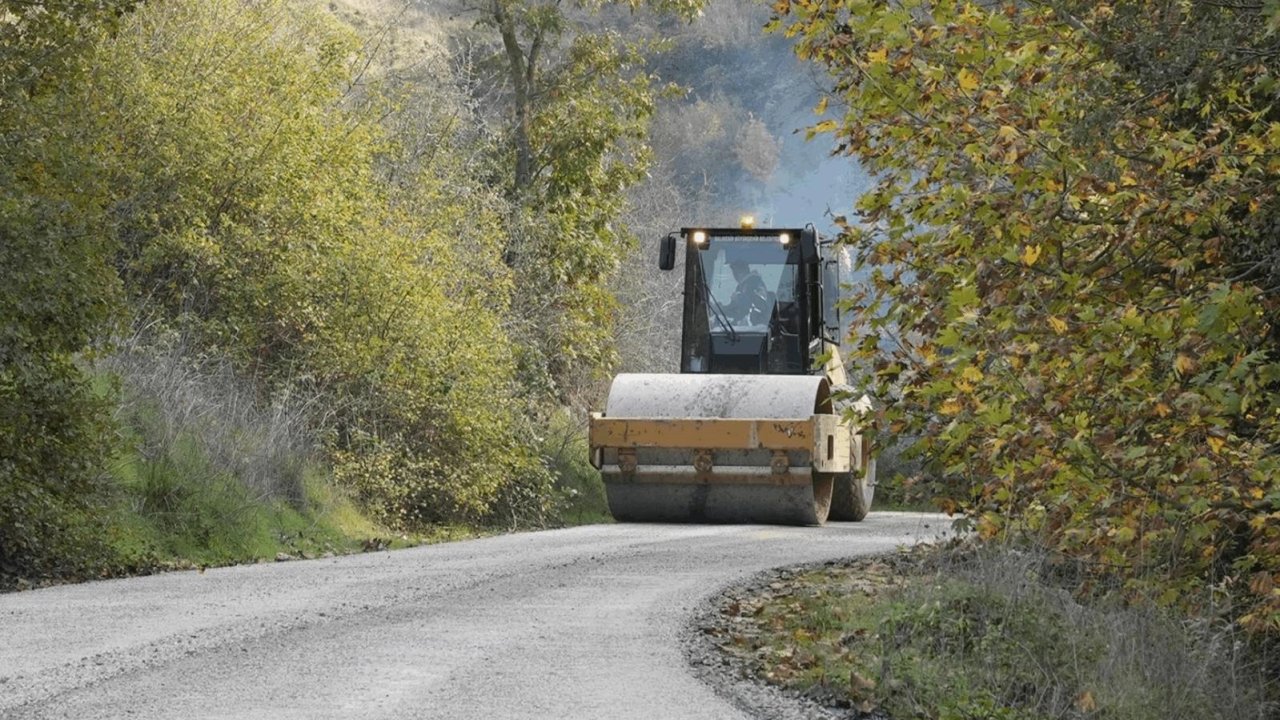 Balıkesir Büyükşehir&#039;den Balya ve Gönen yolunda mesai