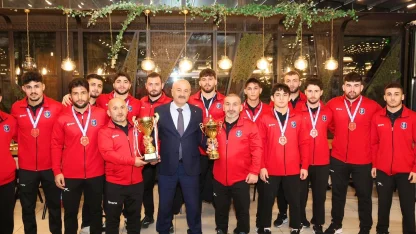 Başkan Büyükgöz şampiyon güreşçileri ağırladı