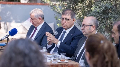 Başkan Tugay, Güzelbahçeli muhtarları dinledi