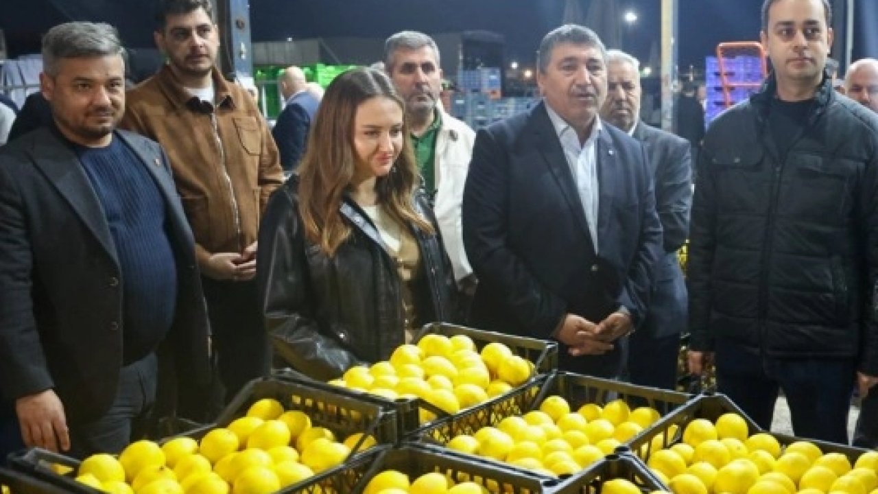 Başkan Vekili Büşra Özdemir’den hal esnafına ziyaret