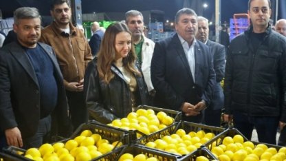 Başkan Vekili Büşra Özdemir’den hal esnafına ziyaret