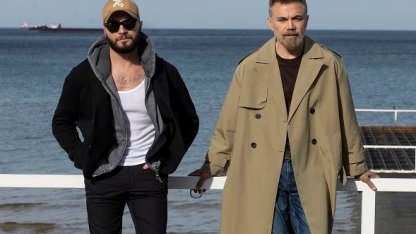 Berkay ve Ümit Sayın'ın güçlü yorumuyla “Gül Beyaz Gül”e büyük ilgi