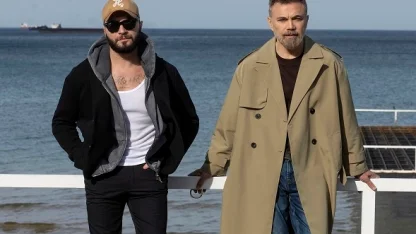 Berkay ve Ümit Sayın'ın güçlü yorumuyla “Gül Beyaz Gül”e büyük ilgi