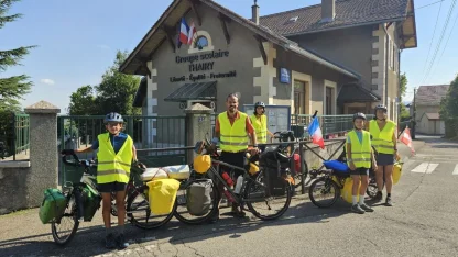 Bisikletli Fransız gezgin aile İzmir'de