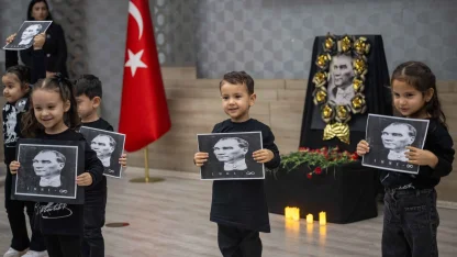 Bornova’da minik yüreklerden Atatürk’e duygusal anma