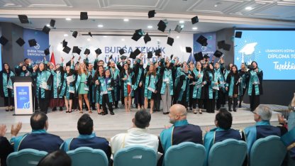 BTÜ'de lisansüstü mezuniyet coşkusu...449 öğrenci kep attı