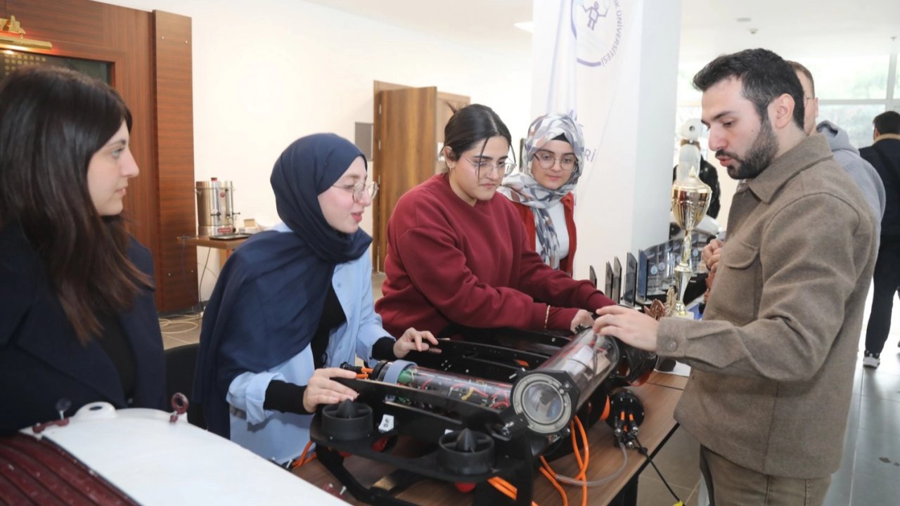 BTÜ&#039;de &#039;Robot Günleri&#039; yoğun ilgi gördü