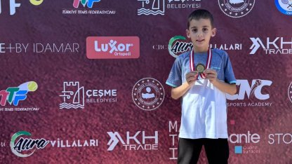 Bursa Büyükşehir Belediyesporlu tenisçilerden 2 şampiyonluk