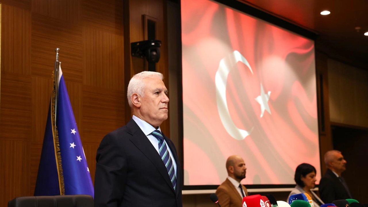 Bursa Büyükşehir Meclisi’nde şehitler için saygı duruşu