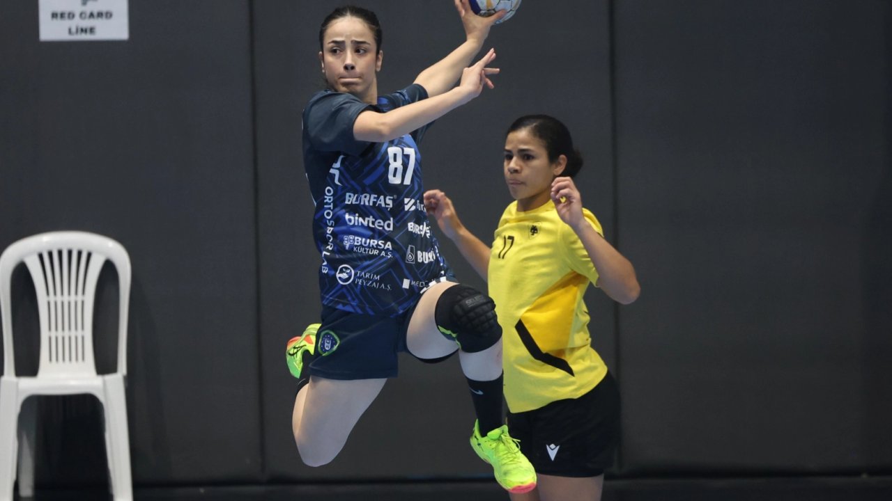 Bursa Büyükşehirli kadın hentbolcular EHF Avrupa Kupası’nda tur kapısını araladı