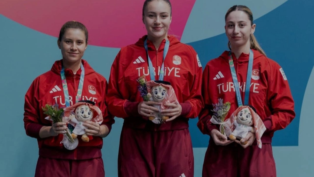 Bursa Büyükşehir&#039;li Özge Yılmaz&#039;dan masada gümüş madalya
