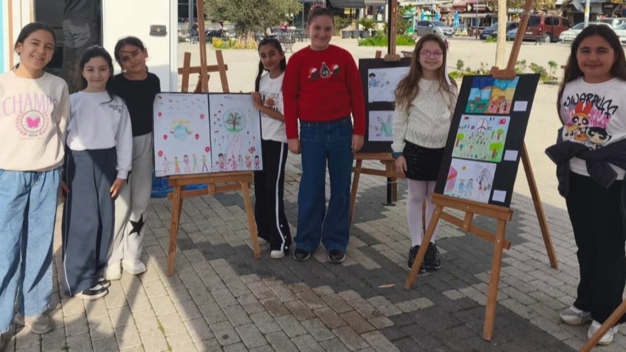 Bursa Gemlik&#039;te çocuklar haklarını resimleriyle anlattı​​​​​​​