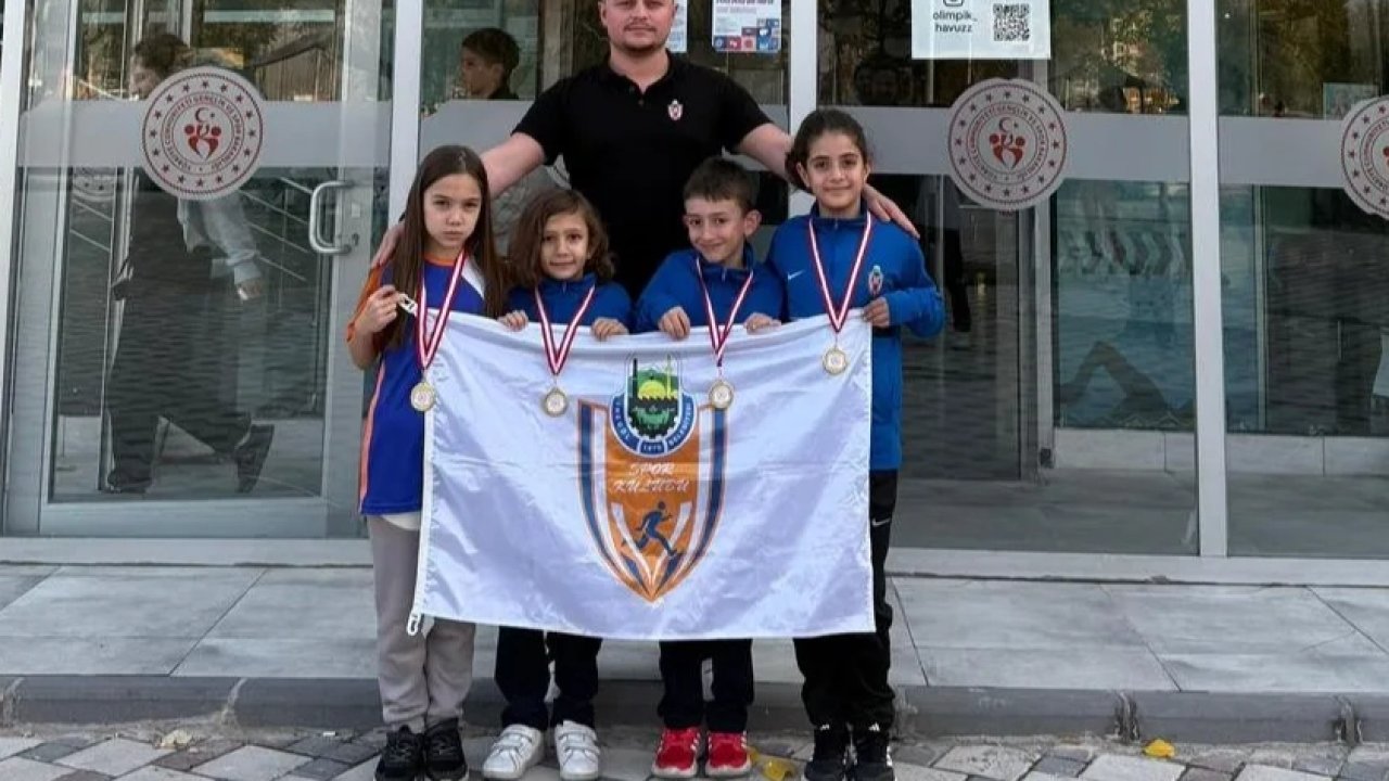 Bursa İnegöl&#039;ün sporcuları yüzmede Türkiye dereceleriyle döndü