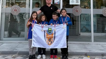 Bursa İnegöl'ün sporcuları yüzmede Türkiye dereceleriyle döndü