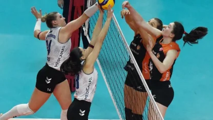 Bursa Nilüferli Sultanlar Eczacıbaşı Dynavit'i 3-1 mağlup etti