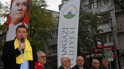 Bursa Osmangazi'de Başkan Aydın İstiklal'i dinledi