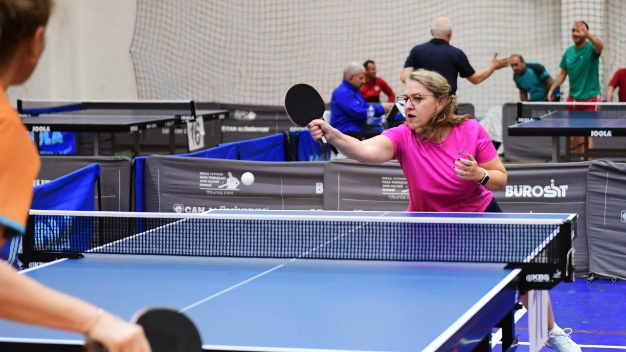 Bursa Osmangazi’de veteran sporcular final için ter döktü