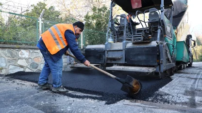 Bursa Osmangazi'de yol çalışmaları sürüyor