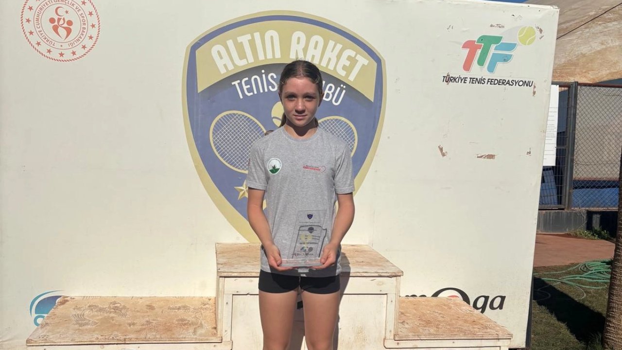 Bursa Osmangazili raket şampiyonluk kürsüsüne oturdu