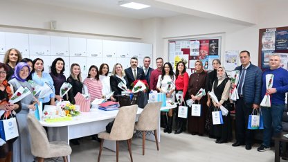 Bursa Yıldırım’da Öğretmenler Günü çiçeklerle kutlandı