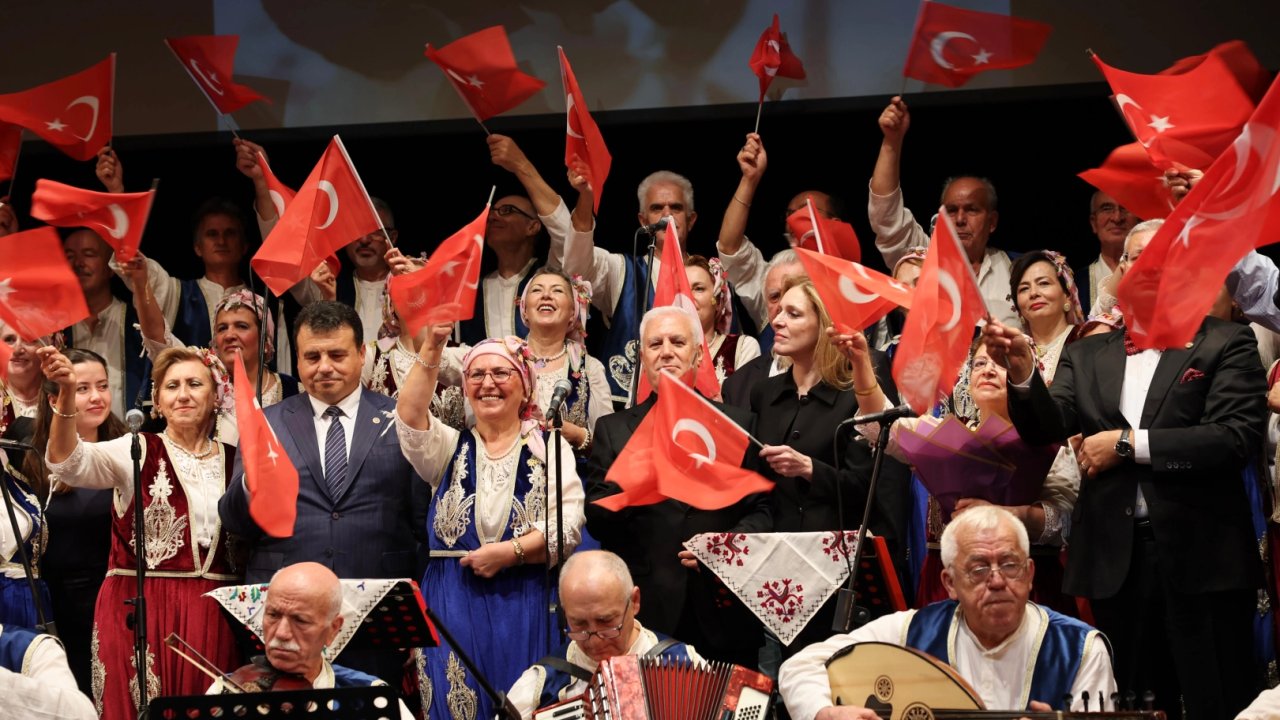 Bursa&#039;da Atatürk&#039;e Rumeli ezgileriyle anma