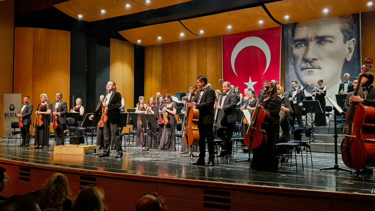 Bursa&#039;da Atatürk&#039;e senfonik anma