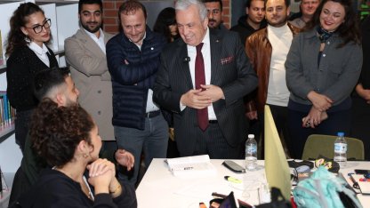 Bursa'da Başkan Şadi Özdemir’den üniversitelilere vize morali