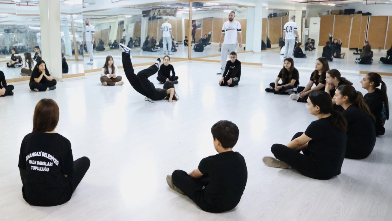 Bursa&#039;da geleceğin dansçıları Osmangazi&#039;de yetişiyor