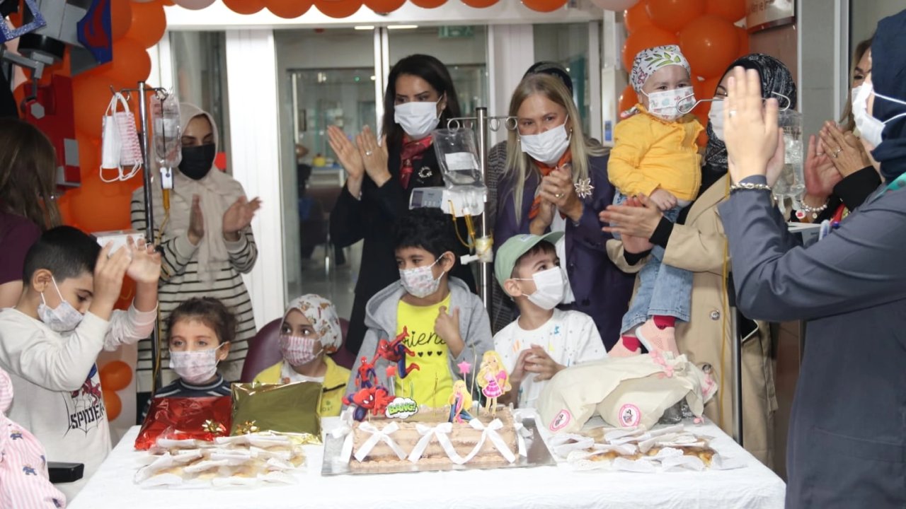 Bursa&#039;da lösemili minik kahramanlara umut dolu kutlama